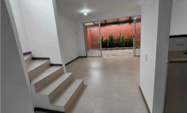 SE VENDE CASA ESQUINERA EN CIUDAD COUNTRY JAMUND