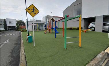 SE VENDE CASA ESQUINERA EN CIUDAD COUNTRY JAMUND