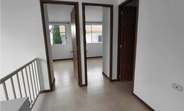 SE VENDE CASA ESQUINERA EN CIUDAD COUNTRY JAMUND