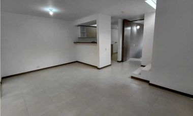 SE VENDE CASA ESQUINERA EN CIUDAD COUNTRY JAMUND