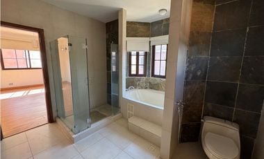 VENTA EXCLUSIVA DE CASA EN COSTA SUR - PH EL DORAL