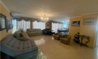 Se vende o Alquila apto en.Edf Ritz