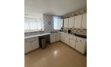 Se vende o Alquila apto en.Edf Ritz