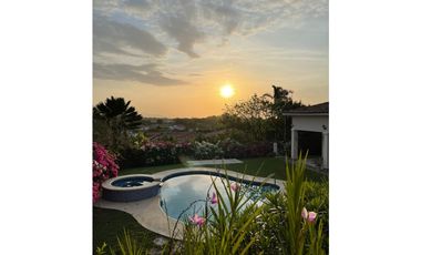 Residencia de lujo con dos casas y piscina en Hacienda Pacífica