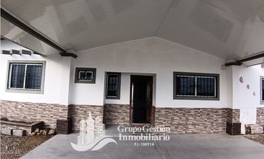 Alquilo casa elegante con finos acabados en Boquete