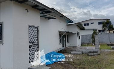 Alquilo casa elegante con finos acabados en Boquete