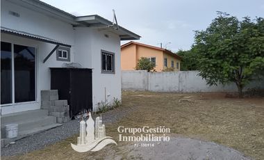 Alquilo casa elegante con finos acabados en Boquete
