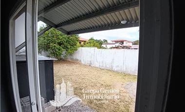 Alquilo casa elegante con finos acabados en Boquete