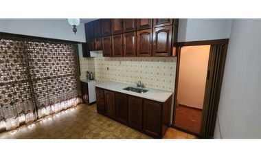 Roma 3083 entre Lima y Asunción, Isidro Casanova