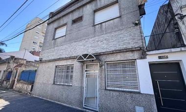 Casa PH en alquiler en Lanus Este