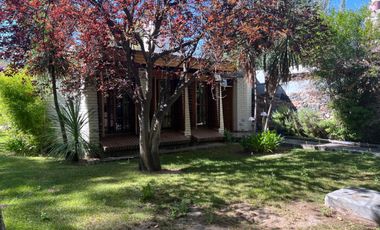 Casa en venta frente al parque en San Rafael