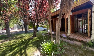 Casa en venta frente al parque en San Rafael