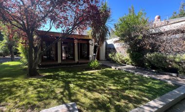 Casa en venta frente al parque en San Rafael