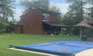 VENTA DE CASA PISCINA  EZEIZA MELAZZI PERMUTA