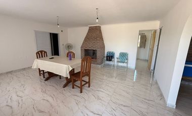 CASA QUINTA DE 3 DORM., 3 COCHERAS EN VENTA, RUTA1