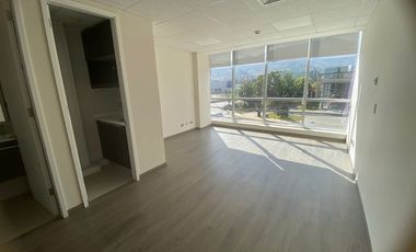 Oficina en Arriendo en Raul Labbe/ Avda La Dehesa