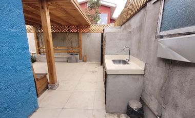 Casa en Arriendo en Linda y cómoda casa 3 dorm, 2 baños, pje cerrado, Trinidad Oriente