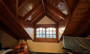 Casa PH de cinco ambientes con patio y pileta a la venta en Wilde