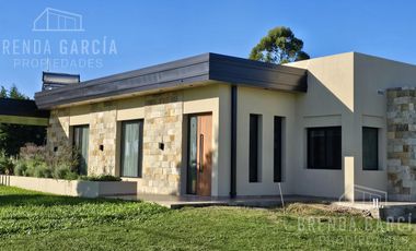 Casa en Planta Baja En Venta En Colon Entre Ríos.