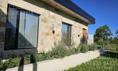 Casa en Planta Baja En Venta En Colon Entre Ríos.