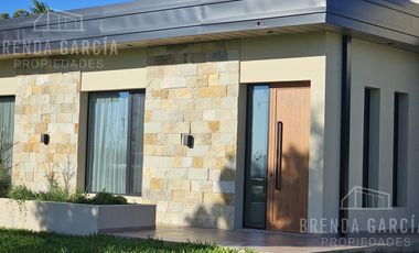 Casa en Planta Baja En Venta En Colon Entre Ríos.