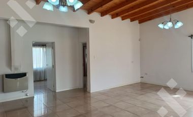 VENTA CASA DOS DORMITORIOS Y MONOAMBIENTES, PIEDRAS BLANCAS, FERNANDEZ ORO