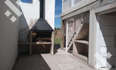 VENTA CASA DOS DORMITORIOS Y MONOAMBIENTES, PIEDRAS BLANCAS, FERNANDEZ ORO