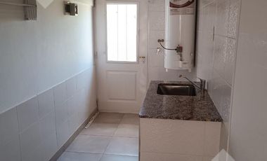 VENTA CASA DOS DORMITORIOS Y MONOAMBIENTES, PIEDRAS BLANCAS, FERNANDEZ ORO