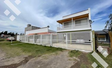 VENTA CASA DOS DORMITORIOS Y MONOAMBIENTES, PIEDRAS BLANCAS, FERNANDEZ ORO