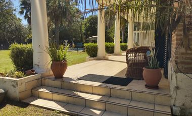 VENDE PROPIEDAD DE CATEGORIA EN ROLDAN LOS INDIOS