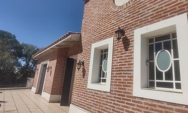 VENDE PROPIEDAD DE CATEGORIA EN ROLDAN LOS INDIOS