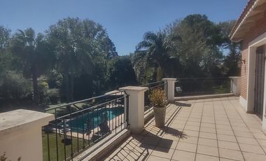 VENDE PROPIEDAD DE CATEGORIA EN ROLDAN LOS INDIOS