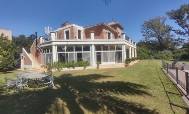 VENDE PROPIEDAD DE CATEGORIA EN ROLDAN LOS INDIOS