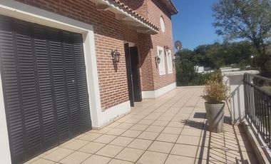 VENDE PROPIEDAD DE CATEGORIA EN ROLDAN LOS INDIOS