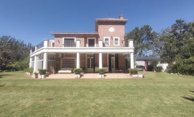 VENDE PROPIEDAD DE CATEGORIA EN ROLDAN LOS INDIOS