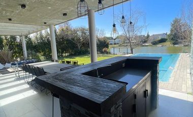 Casa en el Barrio Los Castores. Nordelta