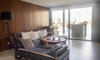 Casa en el Barrio Los Castores. Nordelta