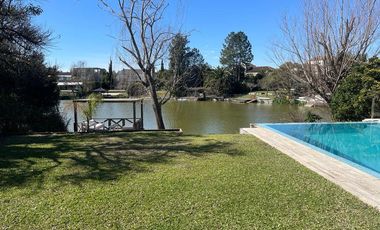 Casa en el Barrio Los Castores. Nordelta