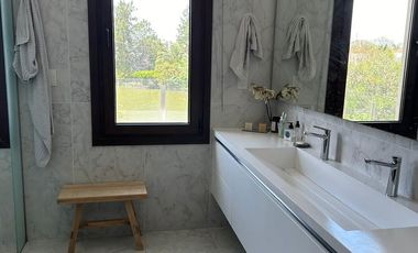 Casa en el Barrio Los Castores. Nordelta