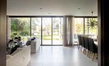 Casa en el Barrio Los Castores. Nordelta