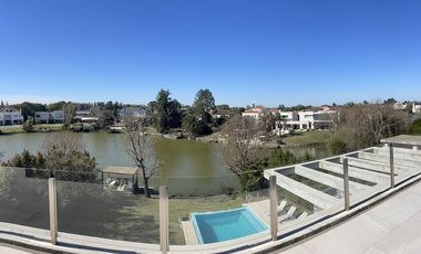 Casa en el Barrio Los Castores. Nordelta