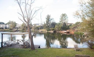 Casa en el Barrio Los Castores. Nordelta