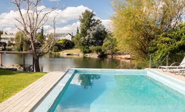 Casa en el Barrio Los Castores. Nordelta