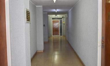 Oficina en alquiler en zona centro de la ciudad de Rosario. Con cochera y seguridad