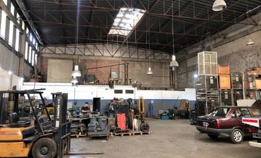 Excelente deposito con salida a dos calles