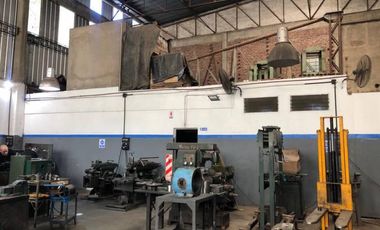 Excelente deposito con salida a dos calles