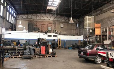 Excelente deposito con salida a dos calles