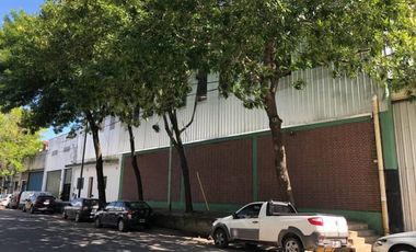 Excelente deposito con salida a dos calles