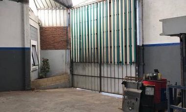 Excelente deposito con salida a dos calles