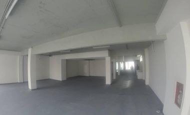 EXCELENTE EDIFICIO DE OFICINAS - ALQUILER